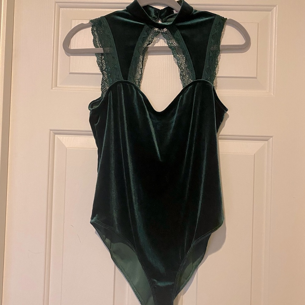 👏👏Mixed Threads Los Angeles velvet green bodysuit